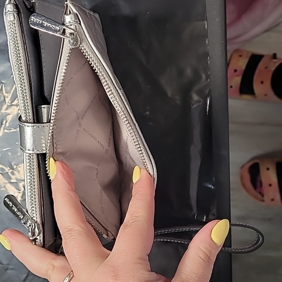 Micheal Kors Silver wristlet - Picture 3 of 7